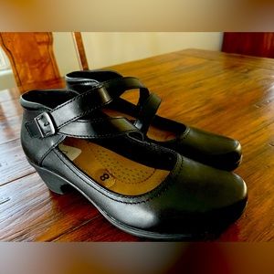 Cute and comfortable black Mary Jane’s from Earth Orgins size 8